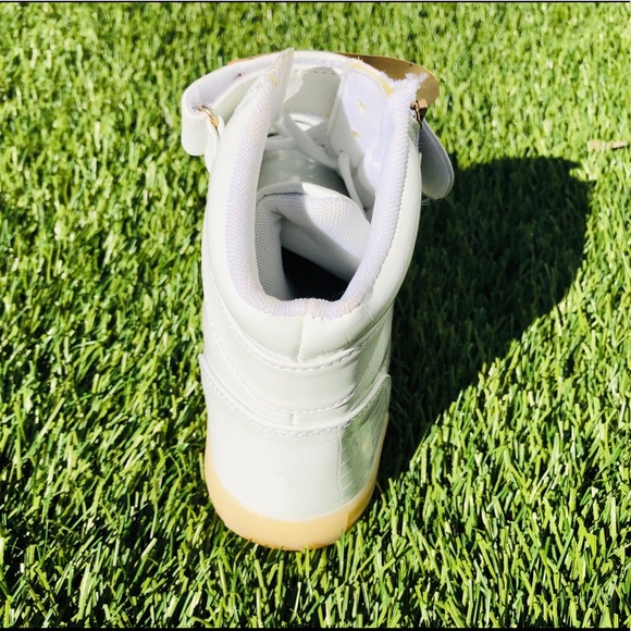 High Top LED Light Up Shoes 11 colors Rechargeable - Picture 3 of 5